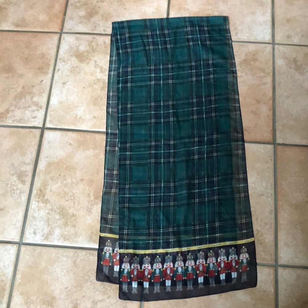 Nutcracker scarf